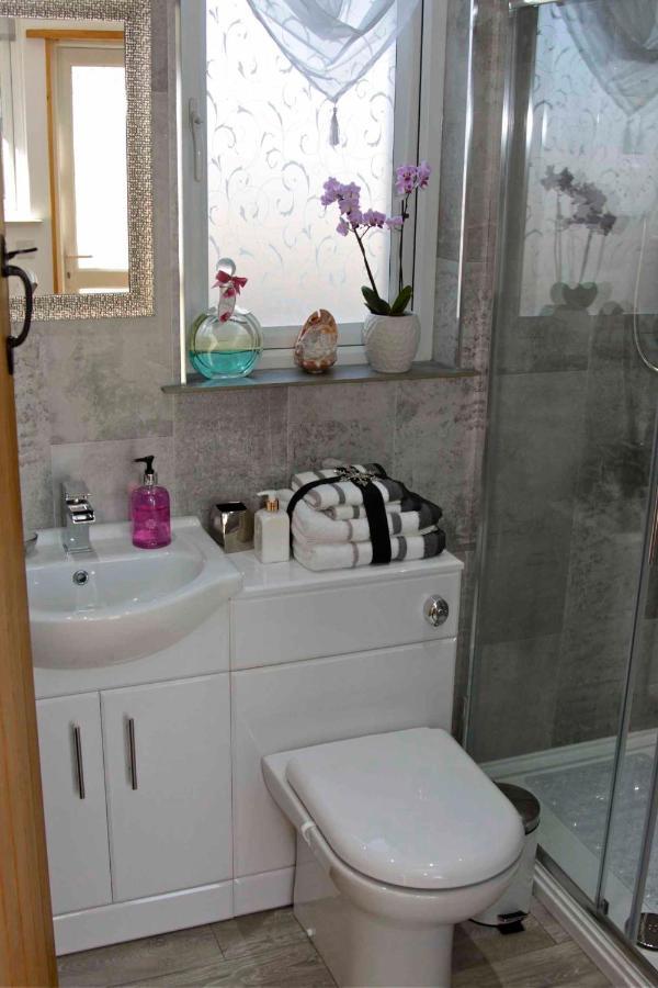 Formby Pinewood Studio Bed & Breakfast Екстериор снимка
