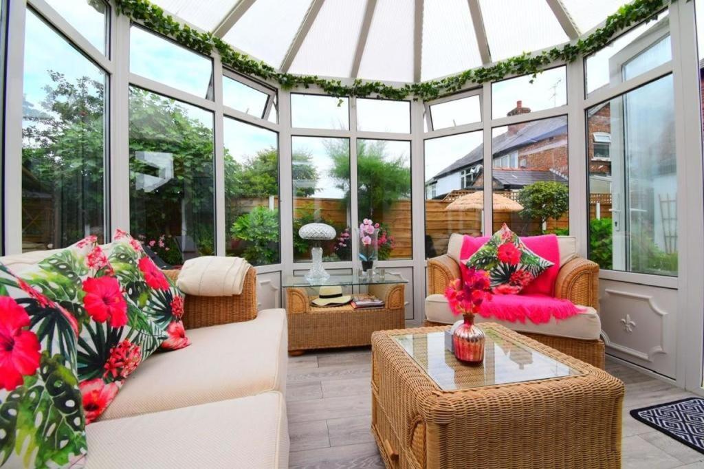 Formby Pinewood Studio Bed & Breakfast Екстериор снимка
