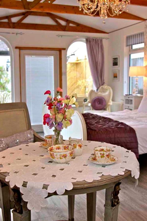 Formby Pinewood Studio Bed & Breakfast Екстериор снимка