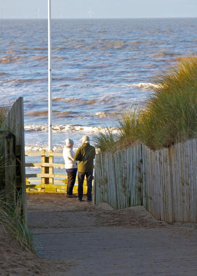 Formby Pinewood Studio Bed & Breakfast Екстериор снимка
