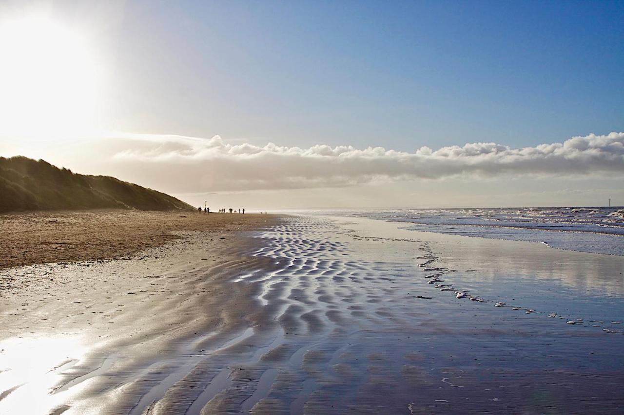 Formby Pinewood Studio Bed & Breakfast Екстериор снимка